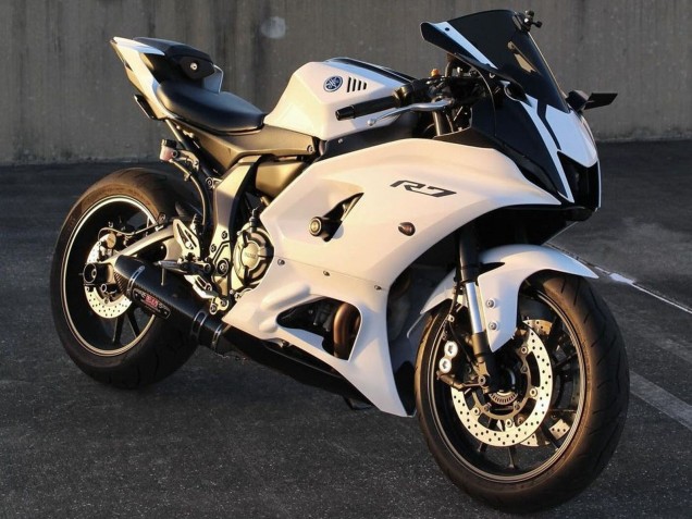 2021-2024 Glossy White Yamaha YZF R7 Motorcycle Fairings UK Stores