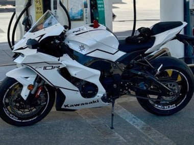 2021-2026 White Black Stripe Kawasaki ZX10R Motorcycle Fairings UK Stores